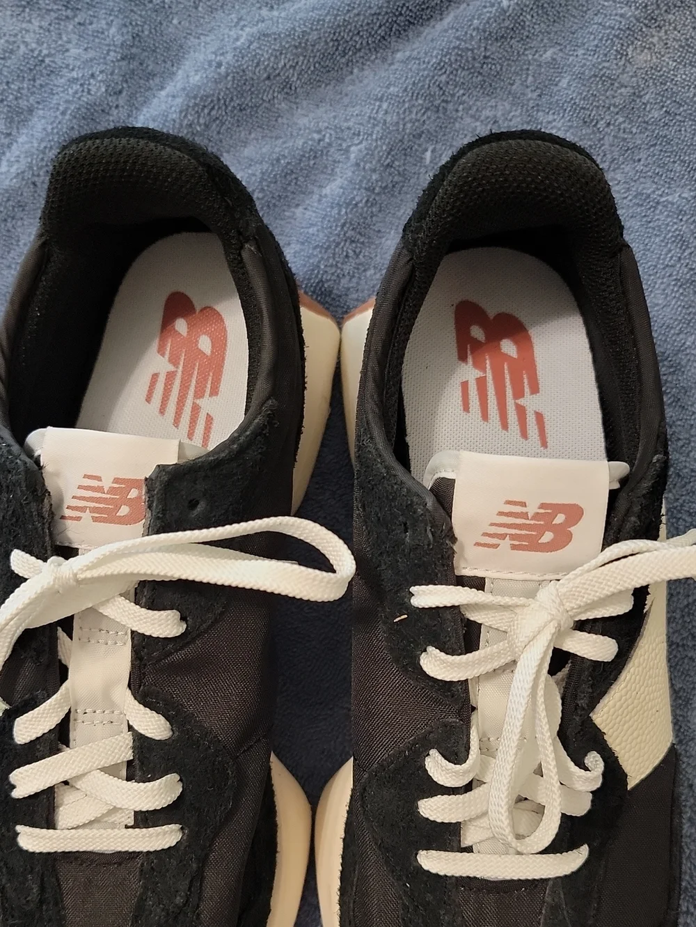 New Balance Women’s 327 Classic Retro Runner — Black Size 10